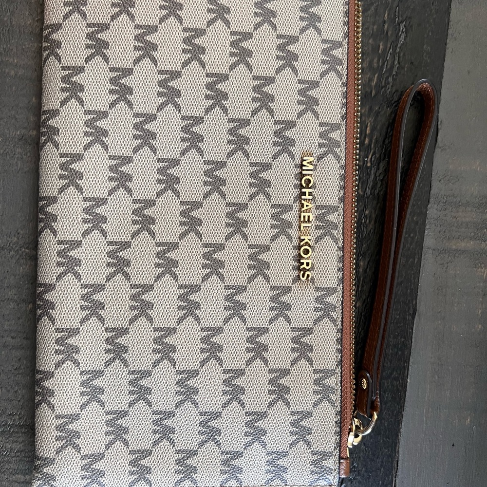 Michael Kors Wristlet Wallet. Review photos for wear. Make an offer.